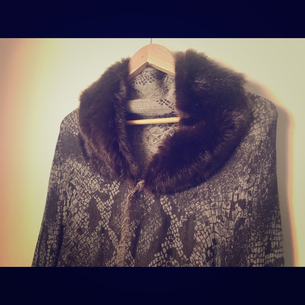 NWT Eyeful Faux Fur Wool Shawl Wrap